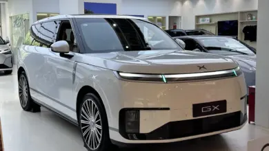 سيارة XPENG GX بيضاء من الأمام، SUV كبيرة بنظام الكهرباء الممتدة